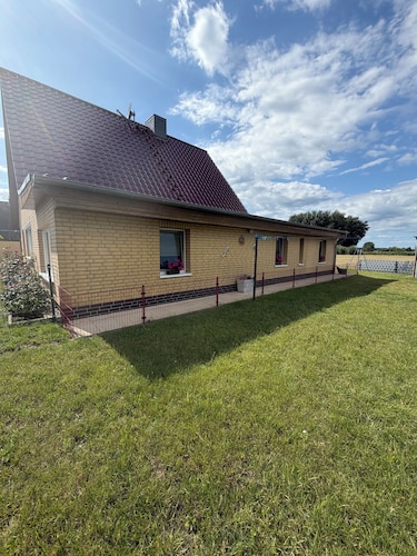 Comfortable, affordable, quiet, located at the harbor and surrounded by meadows, pets welcome