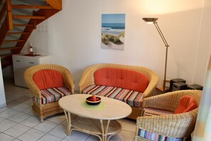 TV, DVD player, stereo - Exclusively furnished apartment, 3 minutes from the beach (Gruissan)