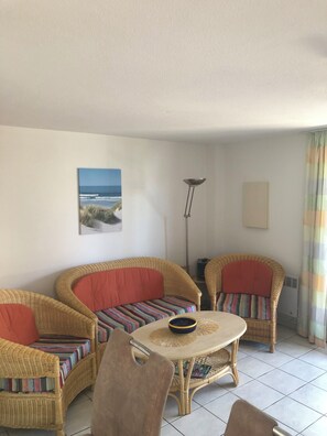 Fernseher, DVD-Player, Stereoanlage