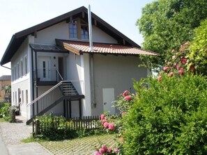 Exterior - Sonnige Ferienwohnung mit einem Schlafzimmer und Westbalkon (Chieming)
