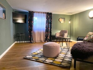 TV, DVD player, video library, stereo - Möwennest - seaside style, cozy apartment close to the beach. Basement, 2 pers. (Warnemünde)