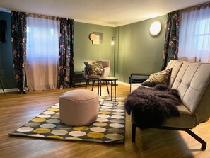 TV, DVD-spiller, filmbibliotek og stereoanlegg