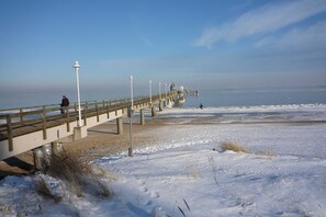 Unclassified image, 2 of 25, button