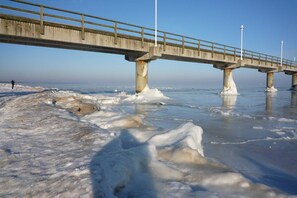 Unclassified image, 3 of 25, button