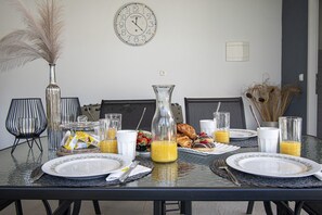 Dining - Beautiful brand new villa ***** with heated swimming pool, summer kitchen, WiFi, grill (Pula)