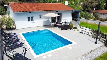 Piscine extérieure, piscine chauffée