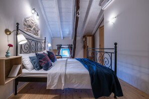 3 bedrooms, desk, iron/ironing board, free WiFi - Casa Santa Mare - Romantic house with private pool  (Juršici)