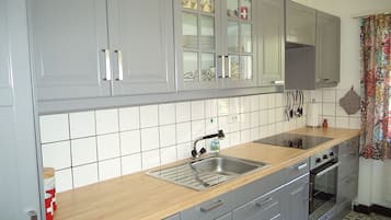 Réfrigérateur, four, plaque de cuisson, lave-vaisselle