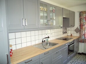 Kühlschrank, Ofen, Herdplatte, Geschirrspüler