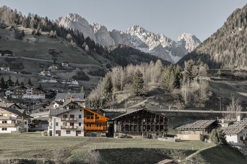 Gorgeous Apartment Close to Ski Lifts with Wi-Fi, Parking and Garden