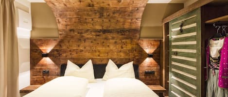 3 室のベッドルーム、WiFi (無料)、ベッドシーツ