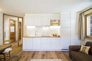 Interior - Gorgeous Apartment Close to Ski Lifts with Wi-Fi, Parking and Garden (Selva)