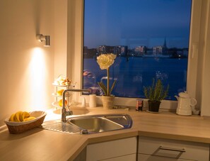 Kylskåp, mikrovågsugn, ugn och diskmaskin