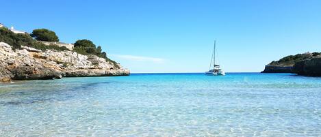Beach nearby, sun loungers, beach towels