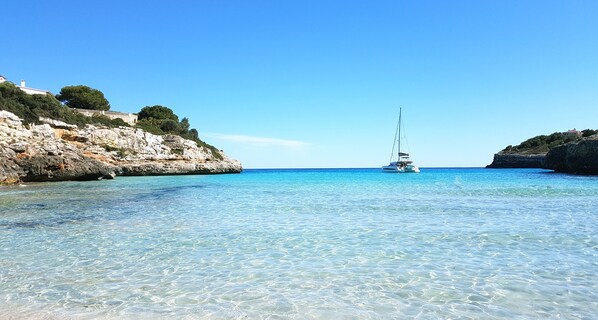 Beach nearby, sun loungers, beach towels