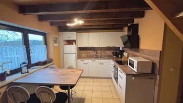 KylskÄp, mikrovÄgsugn, ugn och spishÀll