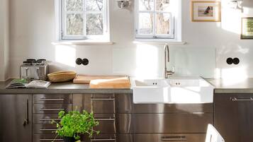 Kühlschrank, Ofen, Herdplatte, Geschirrspüler