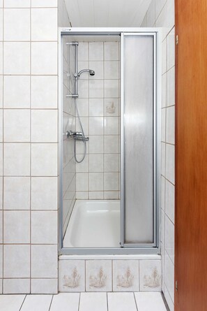 Douche, serviettes fournies