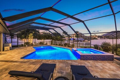 Modern villa på ett toppläge på kanalen nära Cape Harbour 