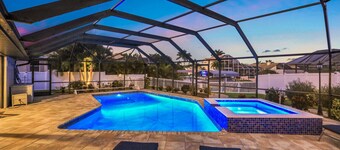 Modern, newly renovated villa, canal side location, for golf lovers