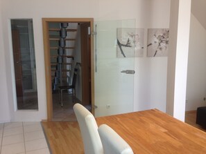 Interior - Apartment with garden, near Playmobil, Nürnberg Nürnberg WIFI (Oberasbach)