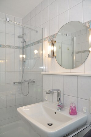 Shower, towels