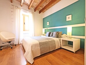 4 bedrooms, iron/ironing board, travel cot, free WiFi - Ca Ses Nines: Beautiful oasis in a quiet location, swimming pool, wifi, climate (Selva)