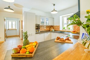 Fridge, microwave, oven, stovetop - Beautiful villa with swimming pool, sea view, barbecue, wifi, free wifi (MOMJAN)