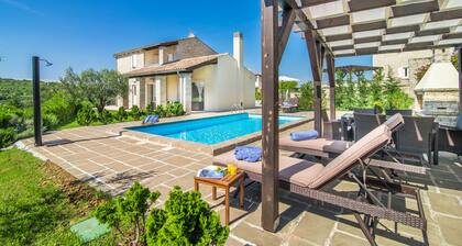 Hermosa villa con piscina, vistas al mar, barbacoa, wifi, conexión Wi-Fi