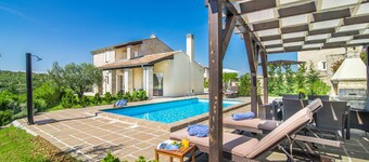 Smuk villa med swimmingpool, havudsigt, grill, wifi, gratis Wi-Fi