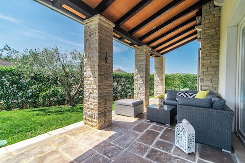 Wunderschöne Villa mit Schwimmbad, Meerblick, Grill, Wifi, kostenloses WLAN