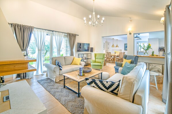 TV, fireplace, DVD player, music library