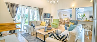 Beautiful villa with swimming pool, sea view, barbecue, wifi, free wifi