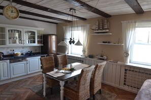 Dining - Exclusive holiday home with fireplace, large terrace and garden + free laundry package (Trent)