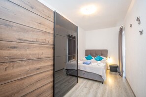 6 chambres, fer et planche Ă repasser, Wi-Fi, draps fournis