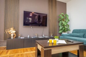 TV - Villa Kristina in Makarska, private pool (Makarska)