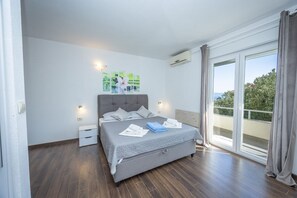 6 bedrooms, iron/ironing board, WiFi, bed sheets - Villa Kristina in Makarska, private pool (Makarska)