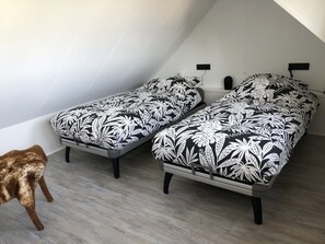 2 bedrooms, iron/ironing board, WiFi