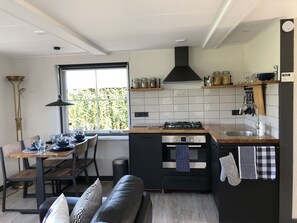 雪櫃、微波爐、焗爐、爐具