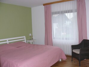 2 bedrooms, desk, iron/ironing board, free WiFi