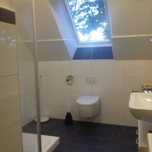 淋浴设施、吹风机、毛巾、肥皂