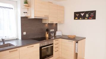 Kühlschrank, Ofen, Herdplatte, Geschirrspüler