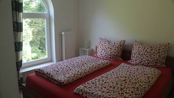 3 bedrooms, travel cot, free WiFi