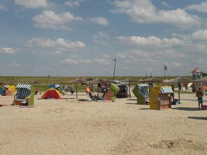 Plage à proximité, chaises longues