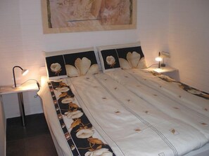 2 habitaciones, tabla de planchar con plancha y cuna de viaje 