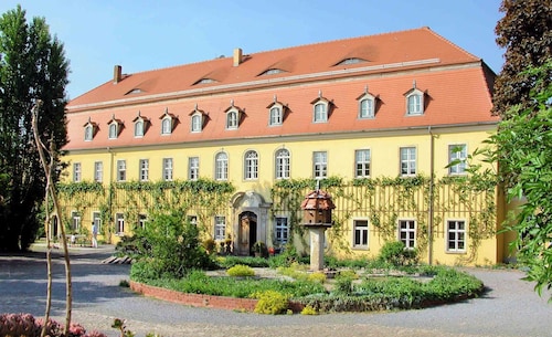 Vivez dans le château sur le lac! Généreusement et élégamment conçu. Avec lit à baldaquin et cheminée 