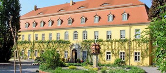 Very large (105m2) family-friendly apartment in castle 'Rittergut Heyda'