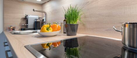 Kjøleskap, ovn, oppvaskmaskin og kaffetrakter/tekoker