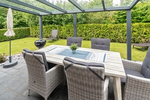 تناول الطعام بالخارج