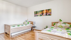 2 bedrooms, iron/ironing board, travel cot, free WiFi